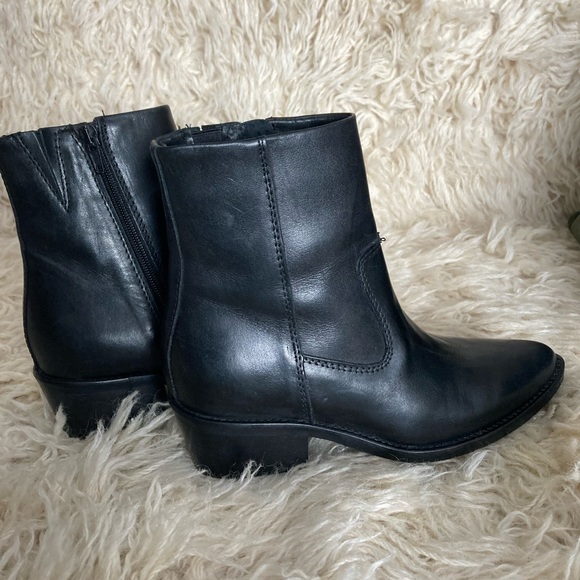 Short, leather booties - Picture 3 of 7